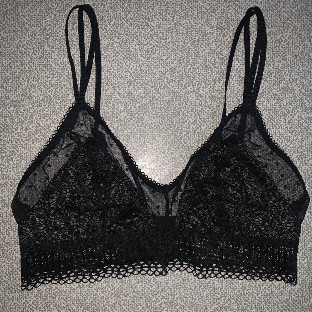 Victoria’s Secret black bralette